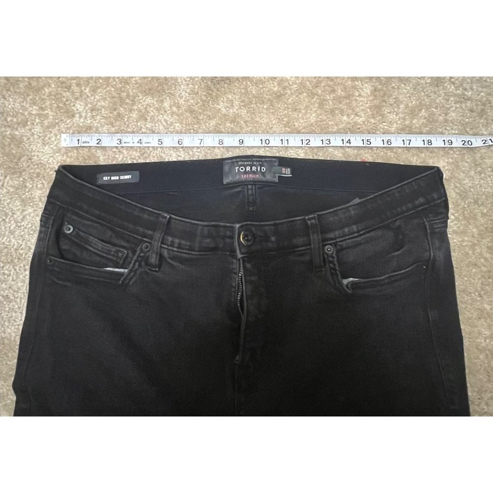 Torrid Ripped Black Women's Plus Size Jeans Size 18R - Picture 5 of 8